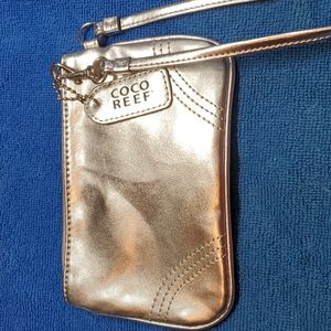 NWOT Coco Reef wristlet